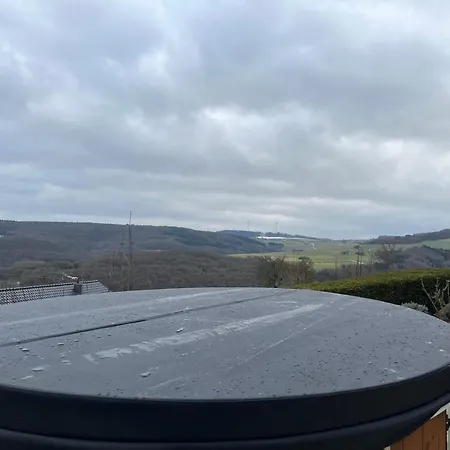 Semesterbostad Eifel Panoramablick Unter Der Burg Olbrueck Mit Sauna Hottub Grosser Terrasse Und Garten Ideal Fuer Familien