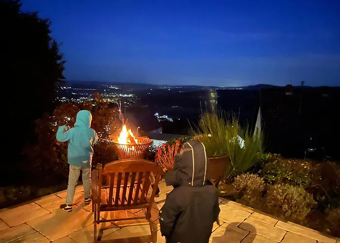 Eifel Panoramablick Unter Der Burg Olbrueck Mit Sauna Hottub Grosser Terrasse Und Garten Ideal Fuer Familien בית נופש